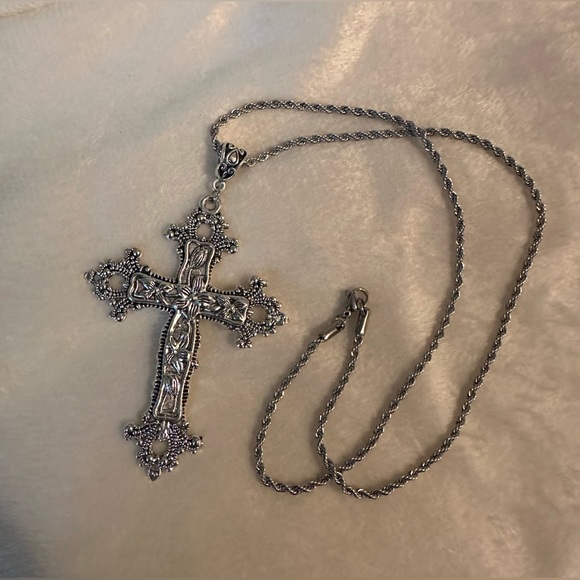 Gothic Cross Charm Necklace Floral Design Big Punk Goth Silver Tone - Picture 8 of 12
